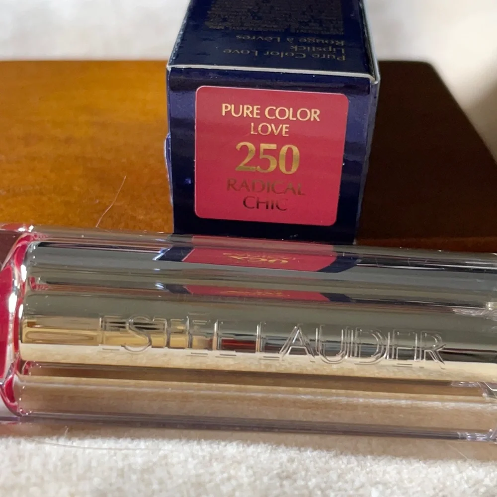 ♦️Estee Lauder pure color love lipstick 💄 - Picture 1 of 3